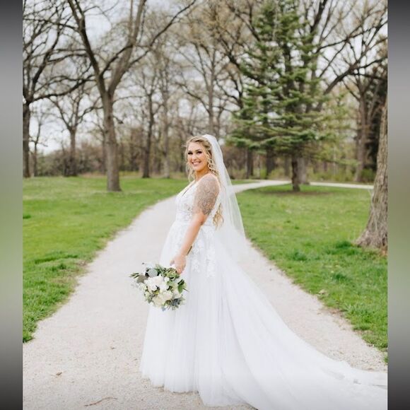 Elegant White Lace Evening Gown - Picture 8 of 13